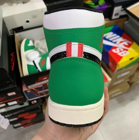Air Jordan 1 High OG WMNS “Lucky Green” - Image 3