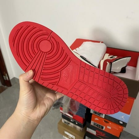 Air Jordan 1 High OG And Travis Scott Red - Image 3
