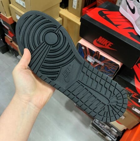 Air Jordan 1 Light Smoke Grey - Image 3