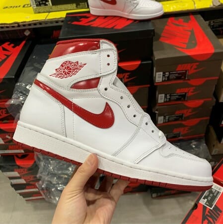 Air Jordan 1 Metallic Red - Image 3
