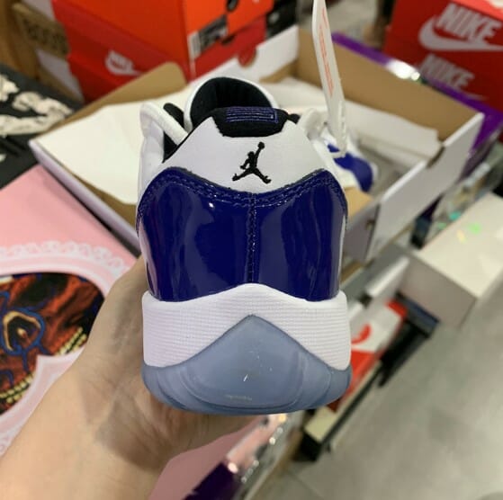 Air Jordan 11 WMNS Low Concord