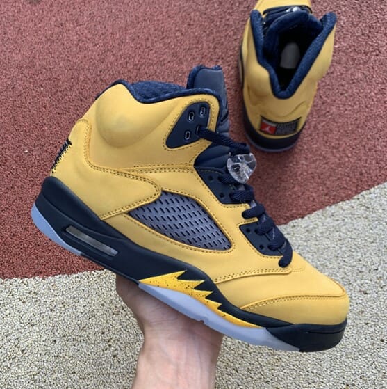 Air Jordan 5 Michigan Black Yellow - Image 4