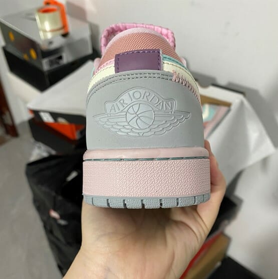 Air Jordan 1 Low SE Pink Green - Image 4
