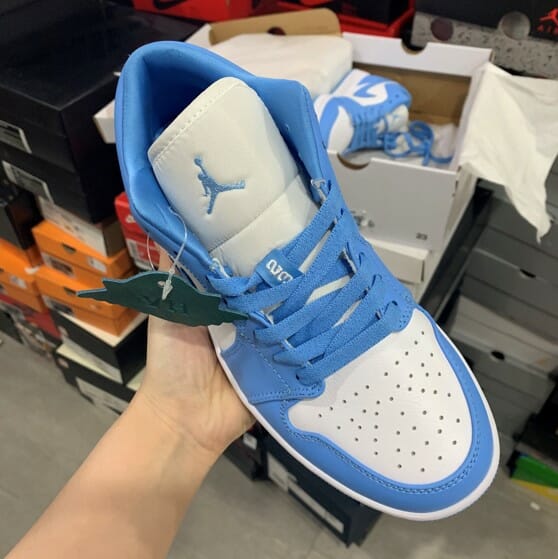Air Jordan 1 Low UNC Blue - Image 4