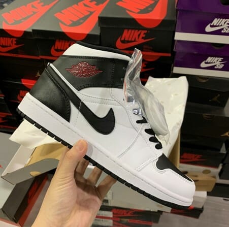 Air Jordan 1 Mid Black And White Reverse - Image 4