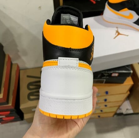 Air Jordan 1 Mid Black And Yellow - Image 4