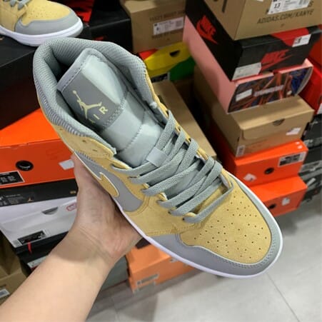 Air Jordan 1 Mid Gray Yellow - Image 4