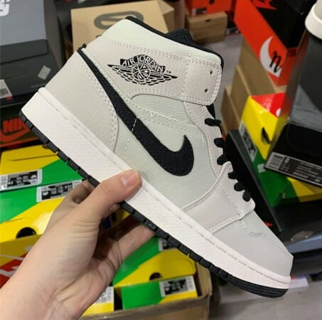 Air Jordan 1 Mid SE Light Bone - Image 4