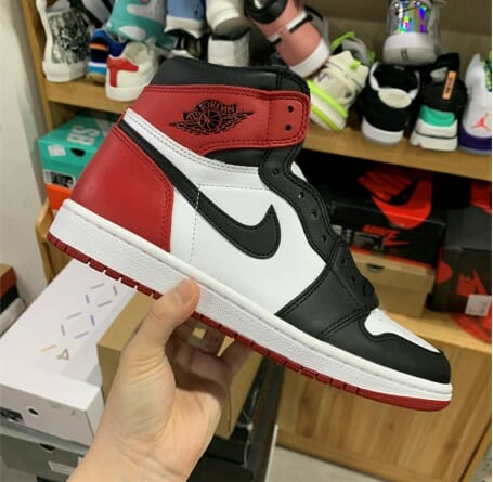 Air Jordan 1 High Black Toe OG Retro - Image 3
