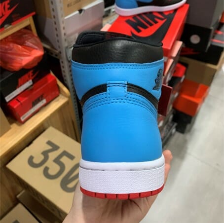 Air Jordan 1 OG Chicago Blue Black