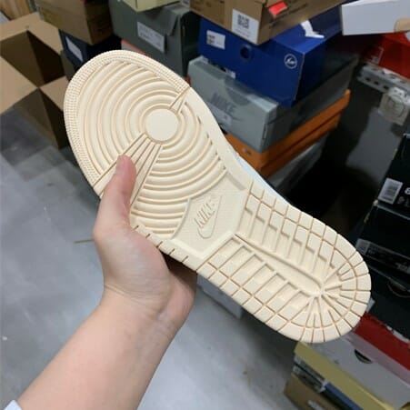 Air Jordan 1 Mid Milk Tea Color