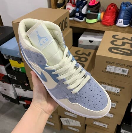 Air Jordan 1 Mid Paris