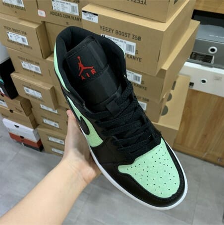 Air Jordan 1 Mid SE Black And Green - Image 4