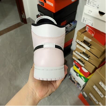 Air Jordan 1 Mid SE Pink