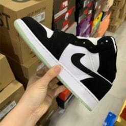 Air Jordan 1 Mid SE Panda Splashing