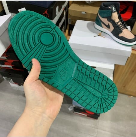 Air Jordan 1 Retro High Black Fossil-Pale Green