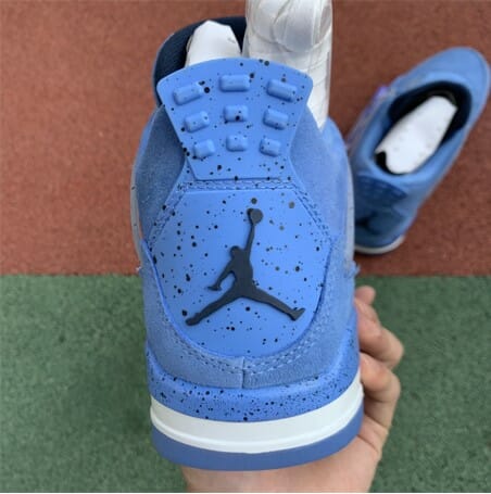 Air Jordan 4 Retro UNC