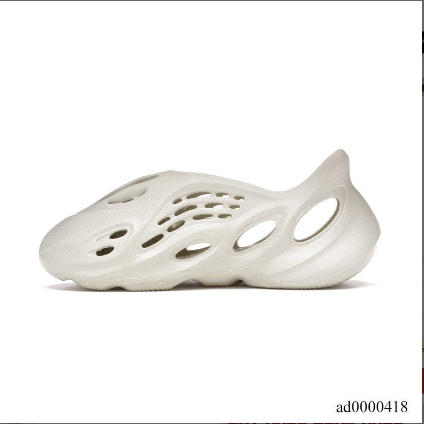 Alternative view of Yeezy Foam RNNR Sand Shoes Sneakers