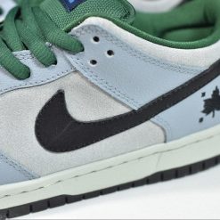 Alternative view of SB Dunk Low Maple Leaf Central Park Shoes Sneakers