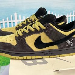 Alternative view of SUP x Dunk Low SB Camper Green Shoes Sneakers