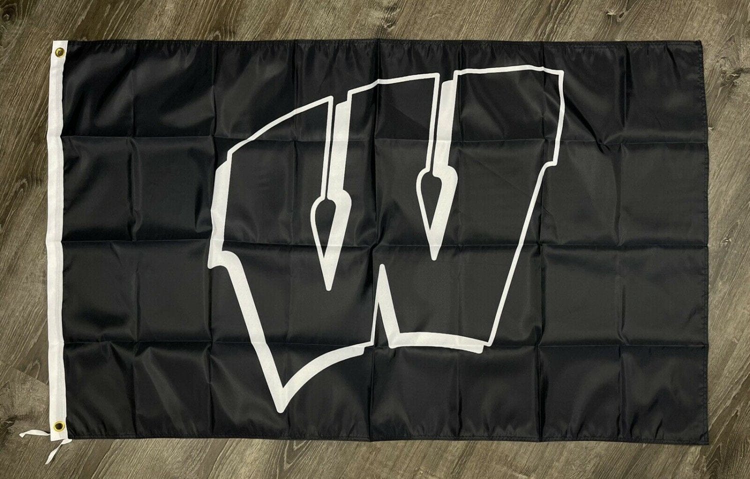 Wisconsin Badgers Logo Flag 3x5 ft Black Sports Banner Man-Cave Garage