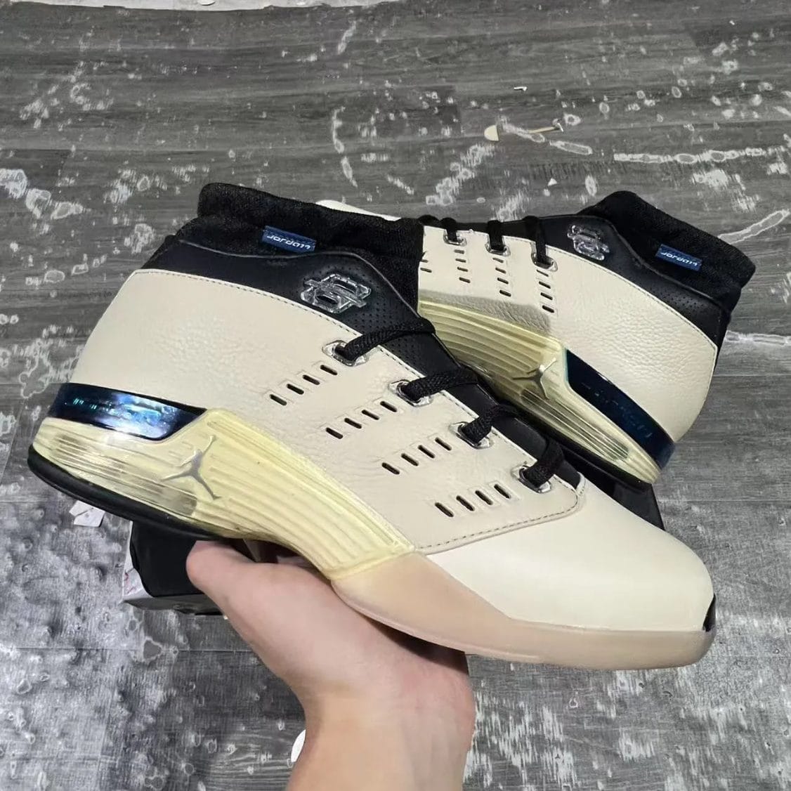Alternative view of Infinite Archives x Air Jordan 17 Low Beach Shoes Sneakers