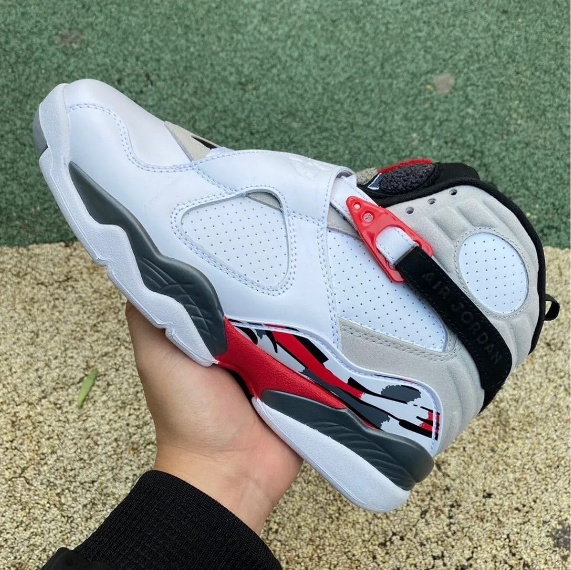 Alternative view of Air Jordan 8 Bugs Bunny (2025) Shoes Sneakers